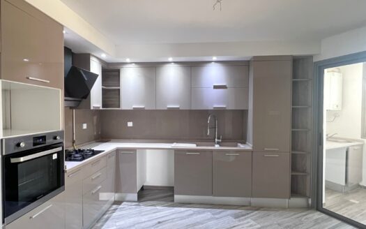 Location Appartement S+4, La Soukra