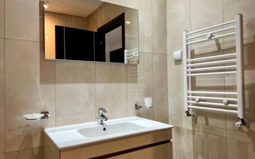 Location appartement S+3 avec balcon, Ennasr 2